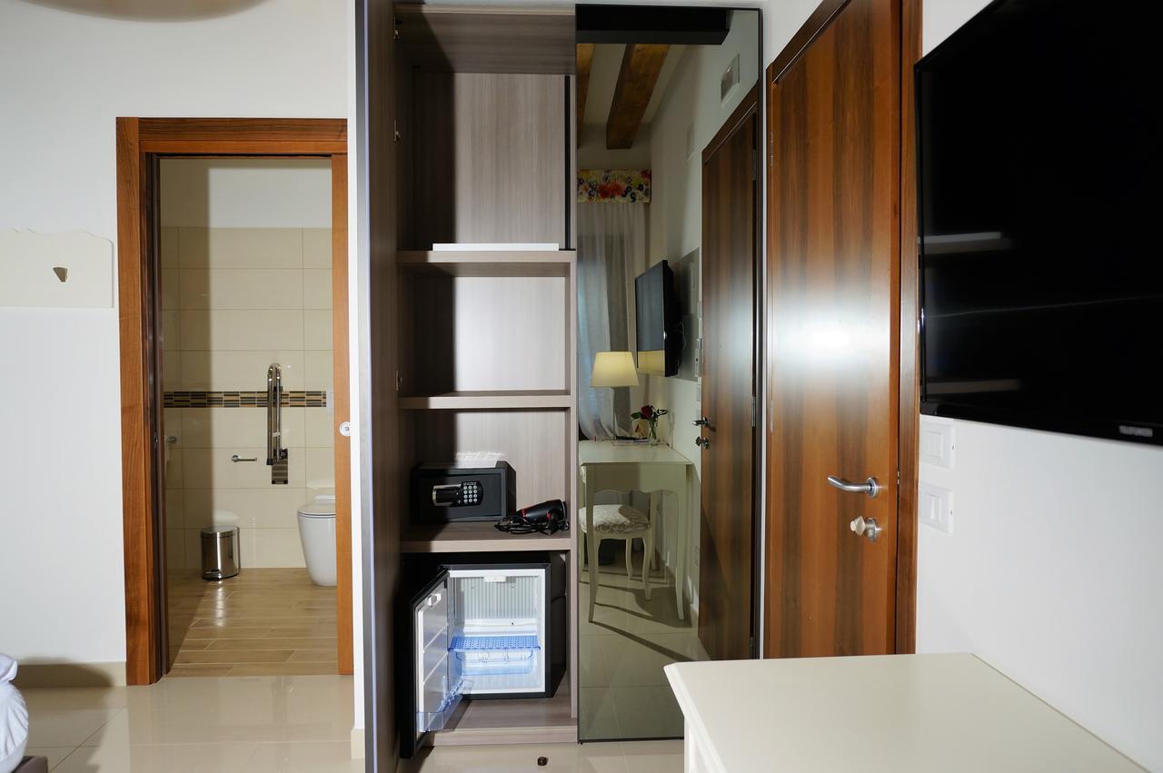 Chambre Double ou Lits Jumeaux - Accessible aux Personnes à Mobilité Réduite